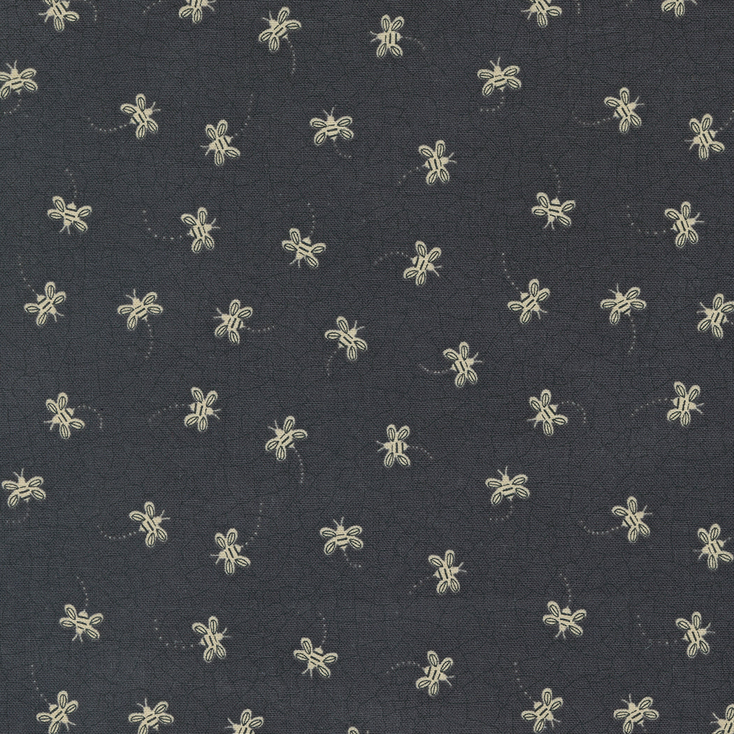 Bloom and Grow | Bee Toss | Black 7054 16