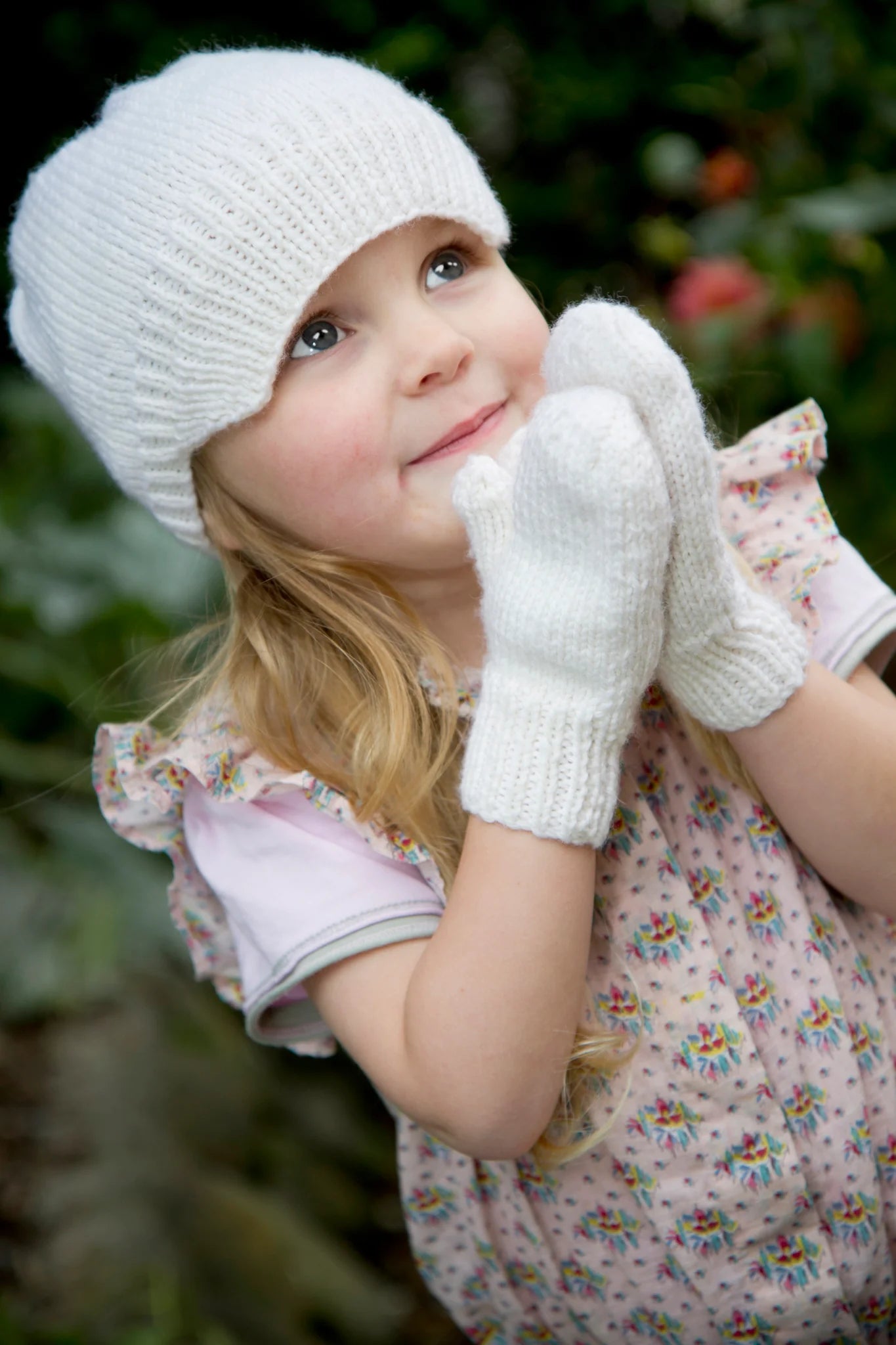 Snow White Hat & Mittens 8ply | Lisa F Design LC09