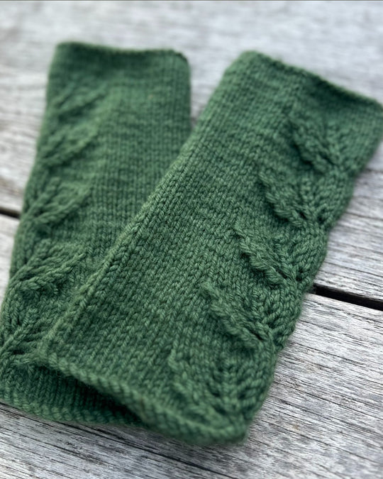 Fern Leaf Mitts 8ply | The Kiwi Stitch & Knit Co