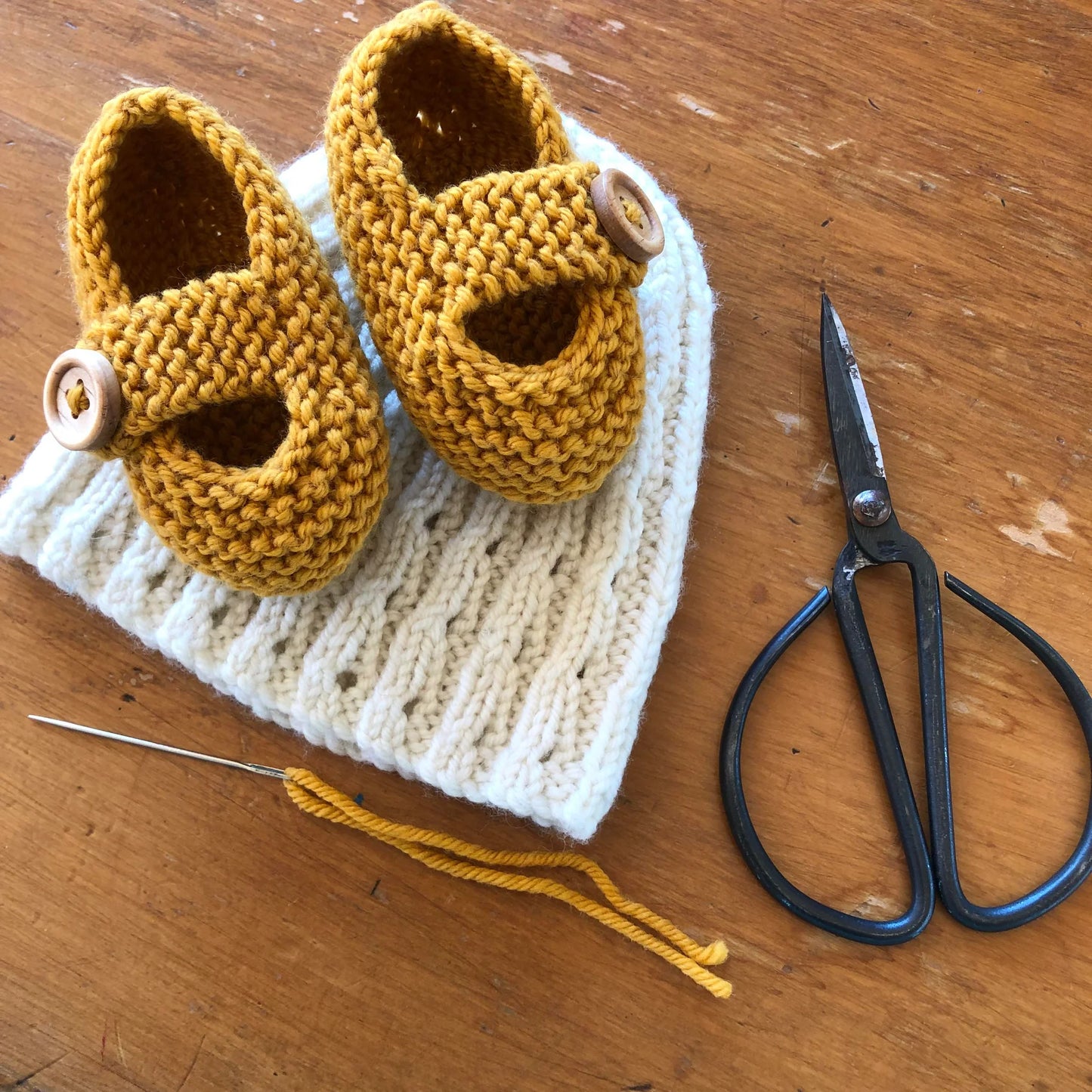 Nova Beanie & Shoes 8ply | Lisa F Design - BC77