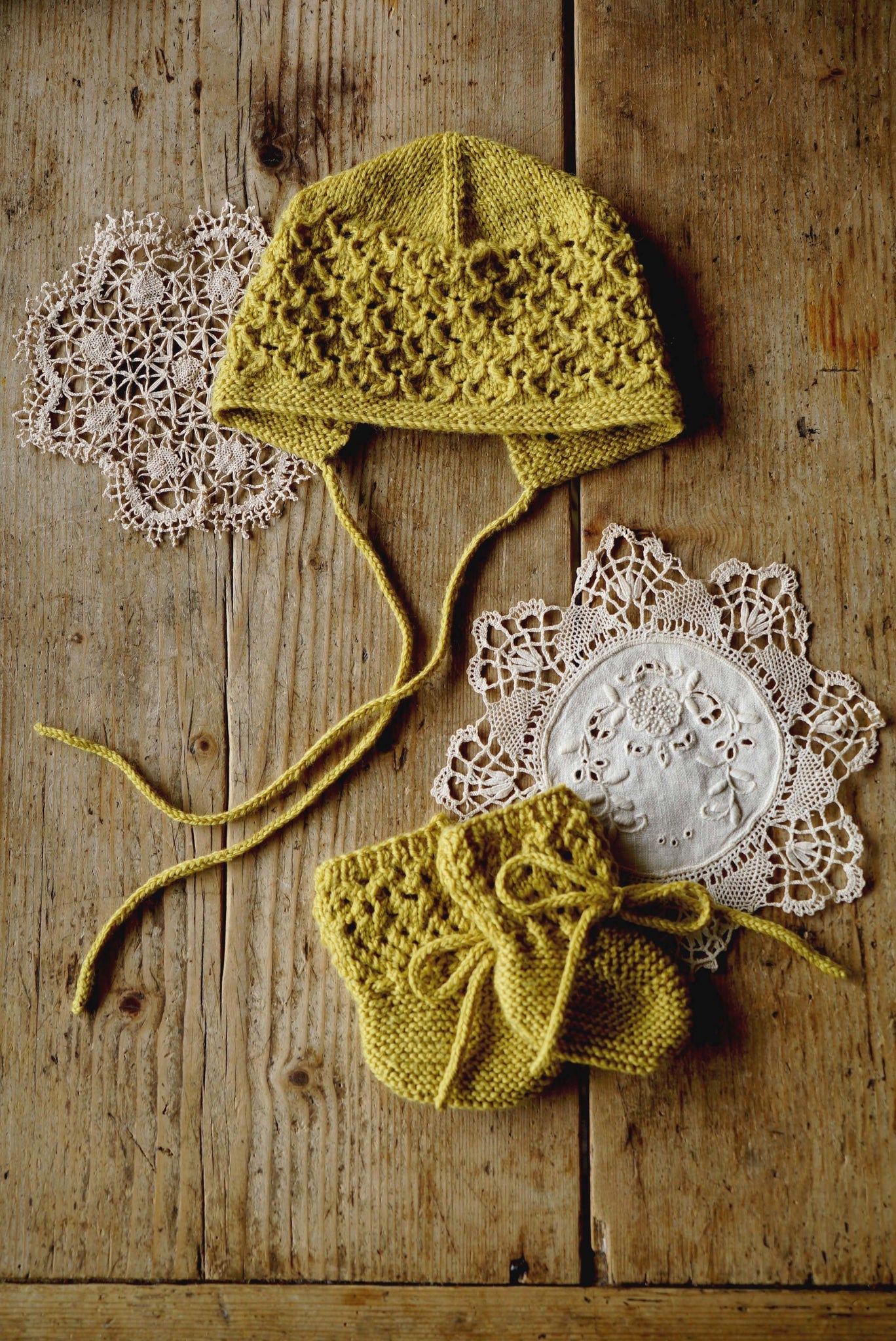 Gabriella Bonnet & Booties 4ply | Lisa F Design - BC79