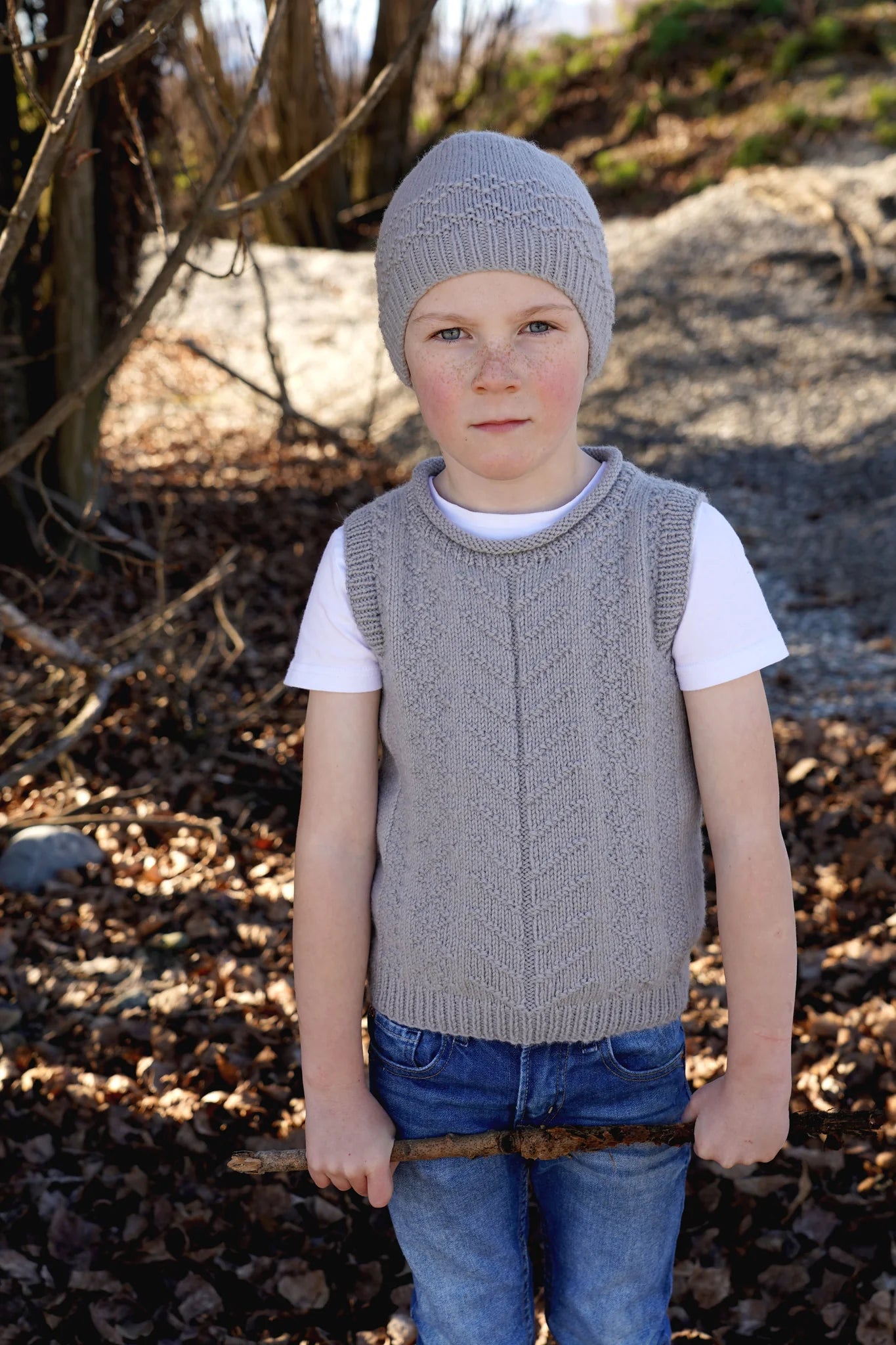 Bryn Vest & Hat 8ply | Lisa F Design LF66