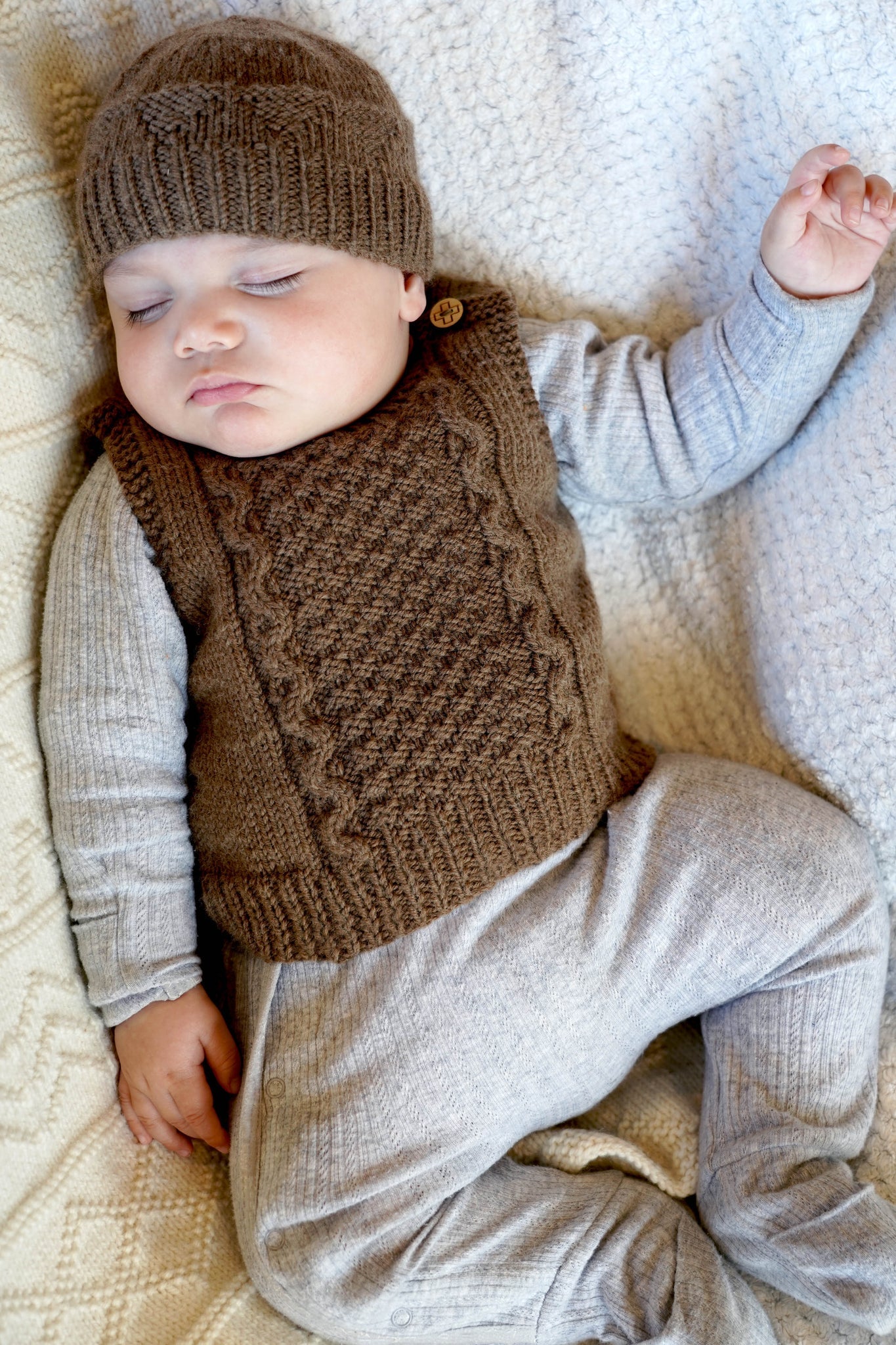 Noa Vest & Hat 8ply | Lisa F Design BC143