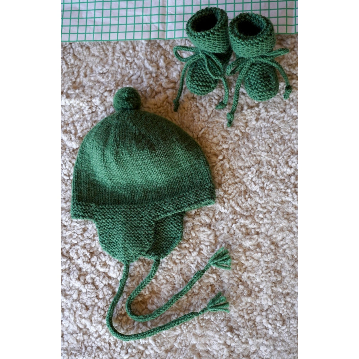 Amari Hat & Booties 8ply | lisafdesign BC136