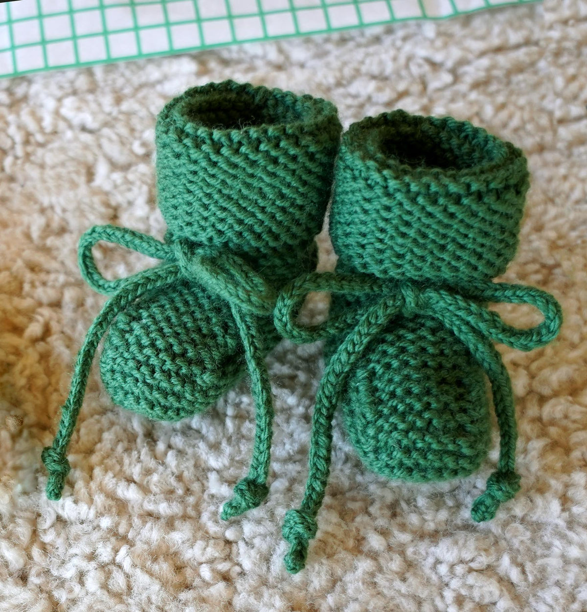 Amari Hat & Booties 8ply | lisafdesign BC136