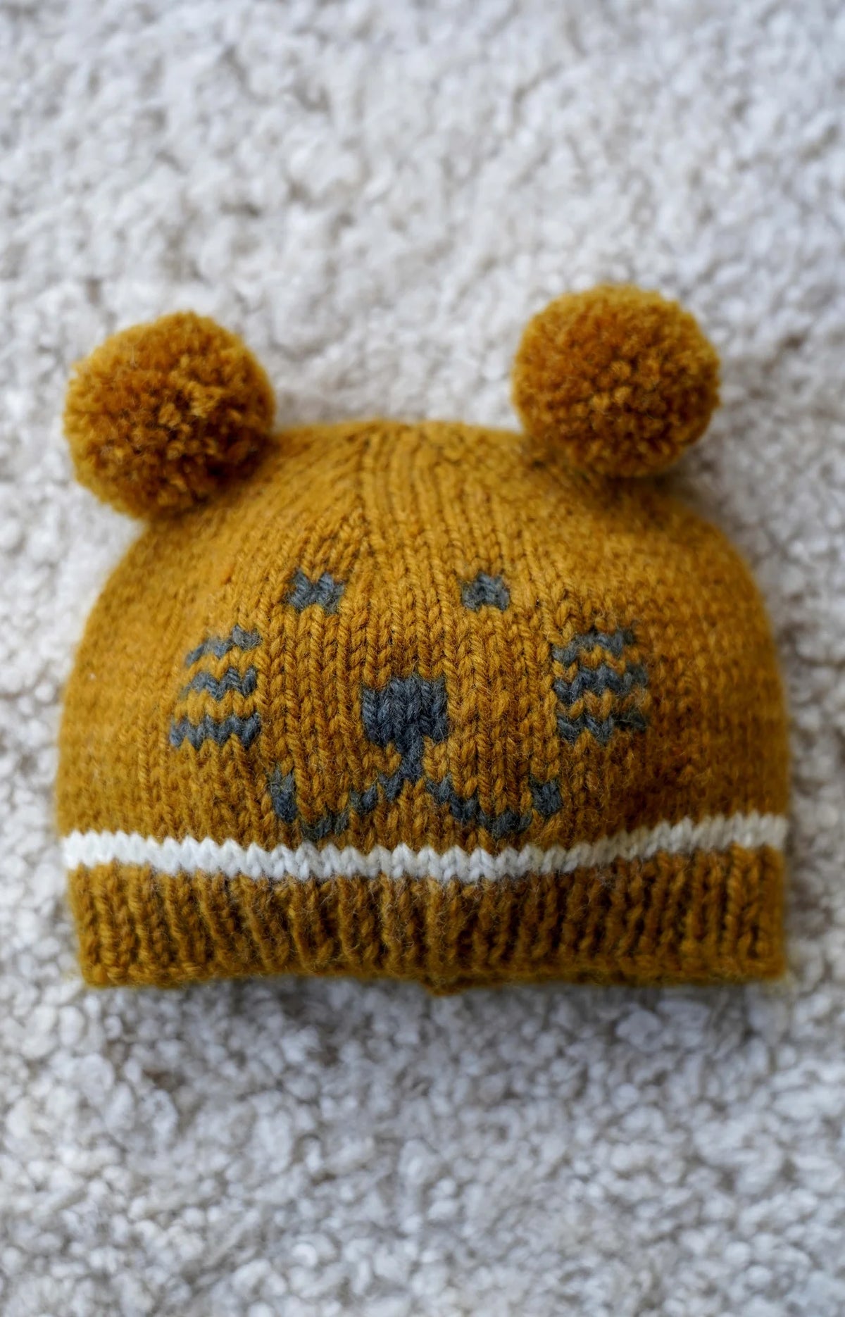 Farmyard Friends Hat 8ply | lisafdesign BC140