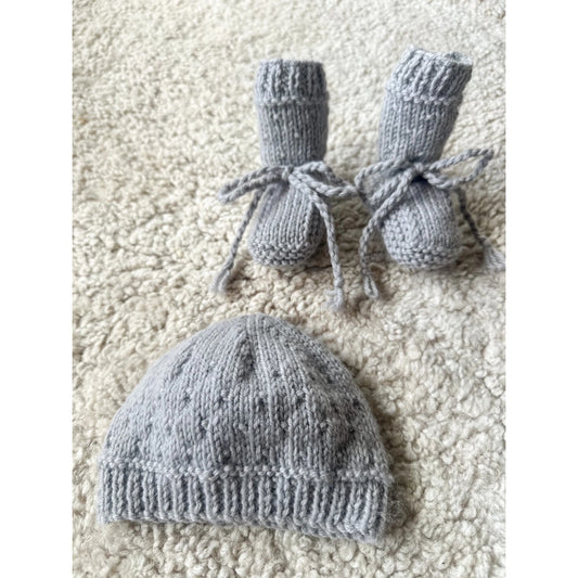 Ari Hat & Booties 8ply | lisafdesign BC142