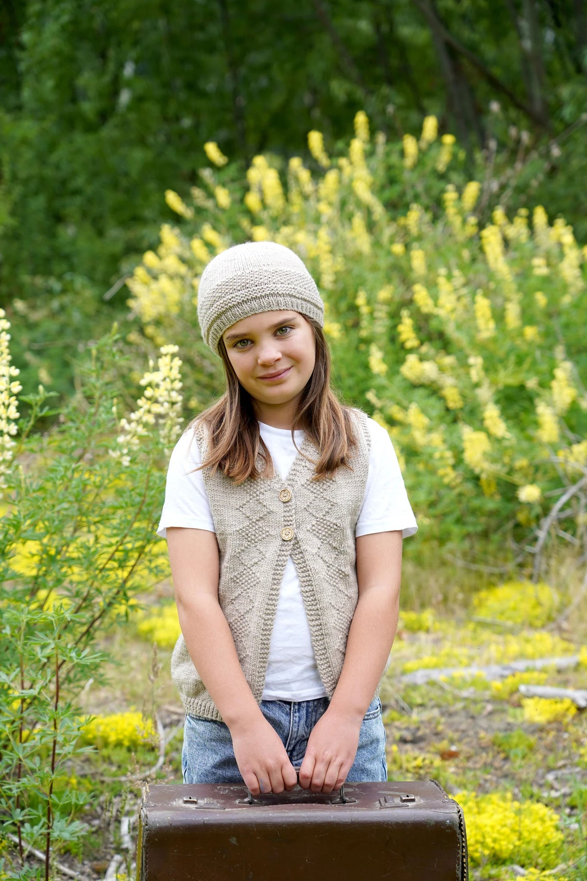 Collette Vest & Hat 8ply | lisafdesign LF65