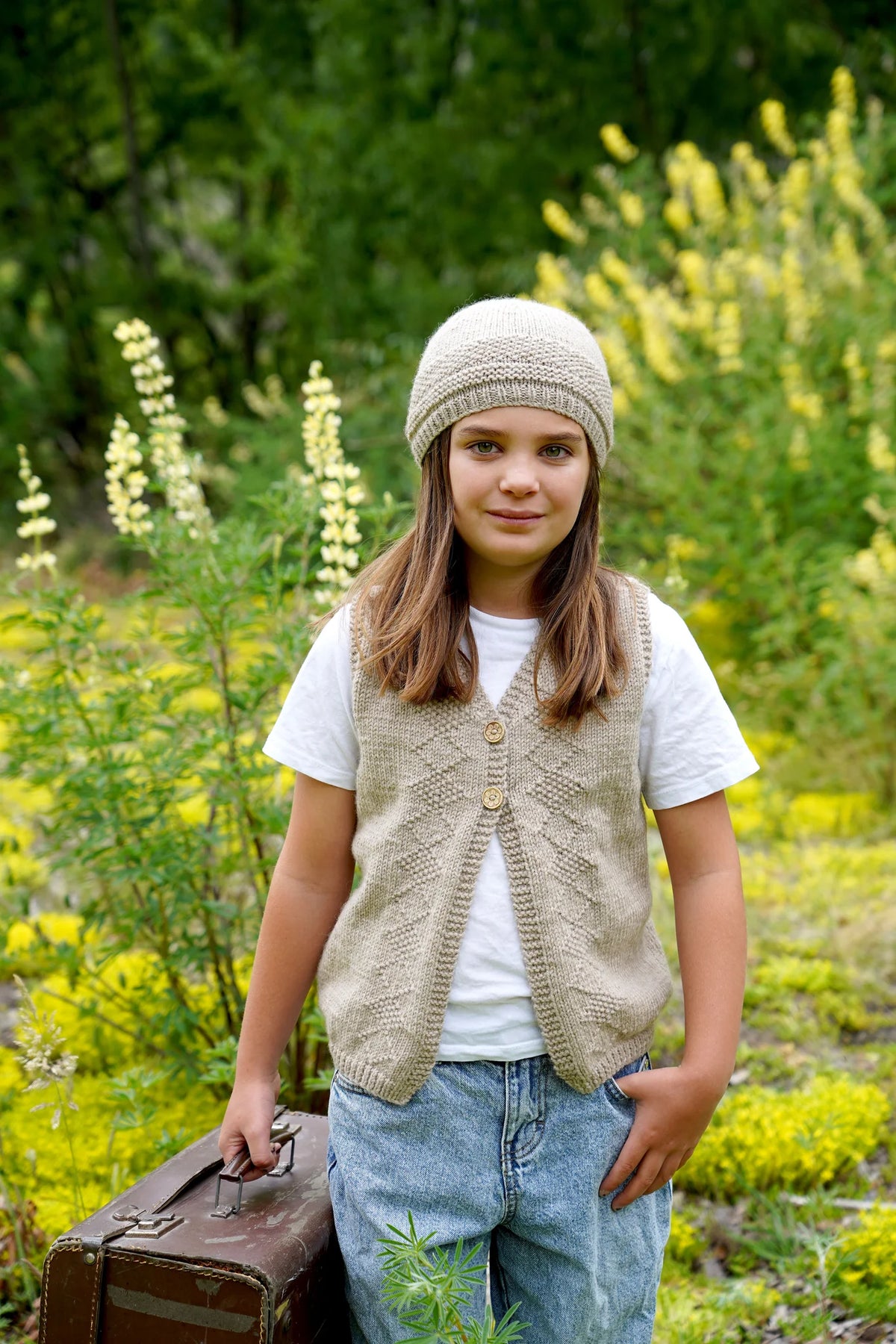 Collette Vest & Hat 8ply | lisafdesign LF65