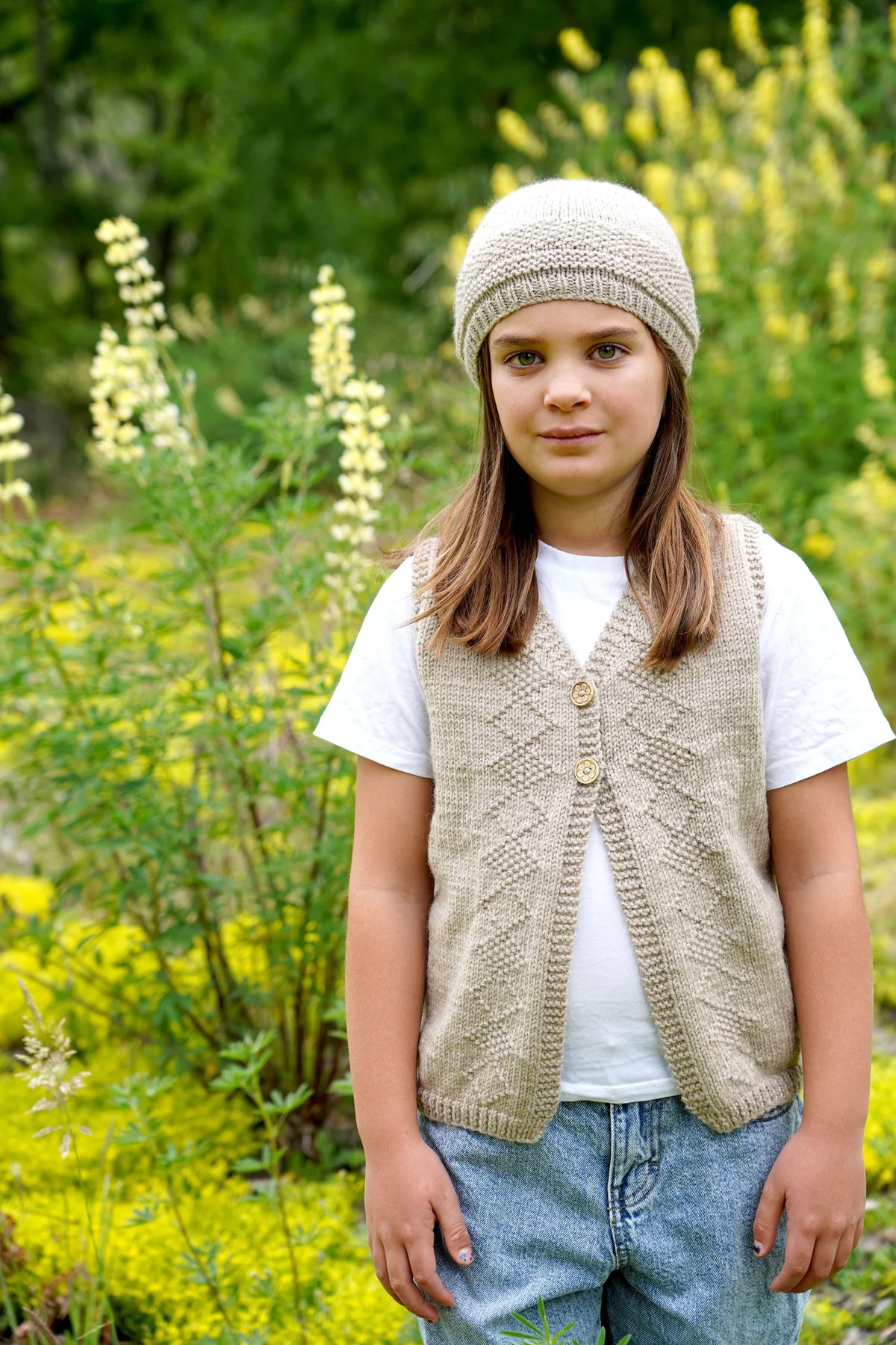 Collette Vest & Hat 8ply | lisafdesign LF65